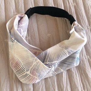 NWOT GAP Body Twist Headband